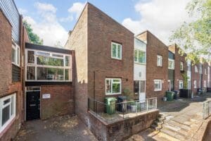 Paddock Close, London