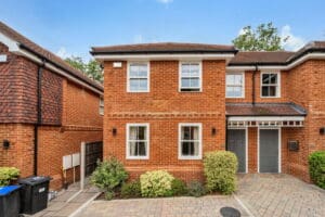 Warrens End, Addlestone