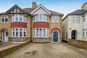Fourth Avenue, Watford