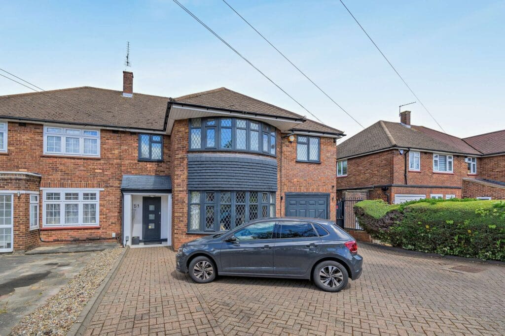 Westpole Avenue, Barnet