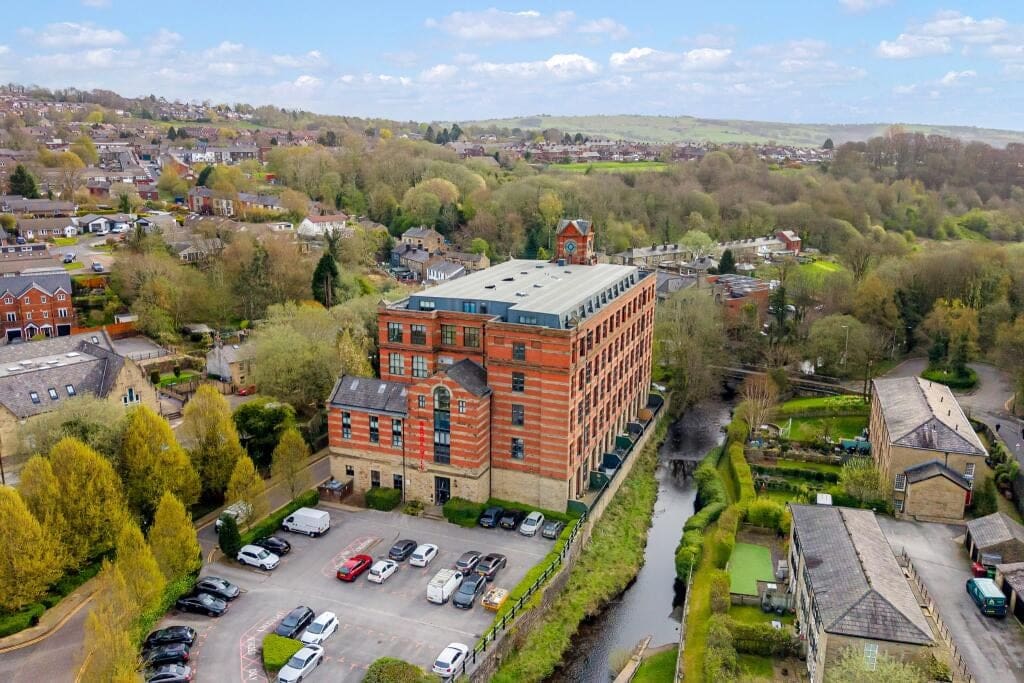 Threadfold Way, Bolton