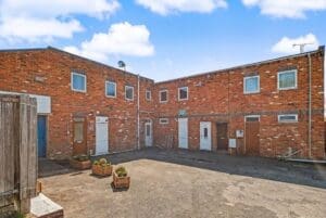 Middle Way, Chinnor