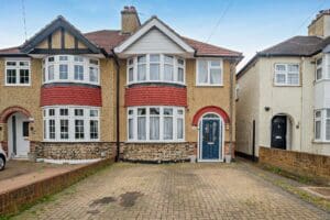 Fourth Avenue, Watford