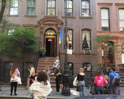 Carrie Bradshaw's stoop